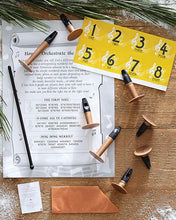 Load image into Gallery viewer, Robin Reed English Holiday Christmas Crackers - Concerto Musical Whistles, 8 Count